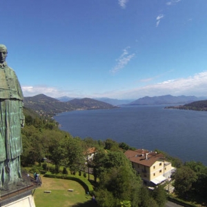 Sirio Hotel Lago Maggiore è a due passi dal San Carlone ad Arona